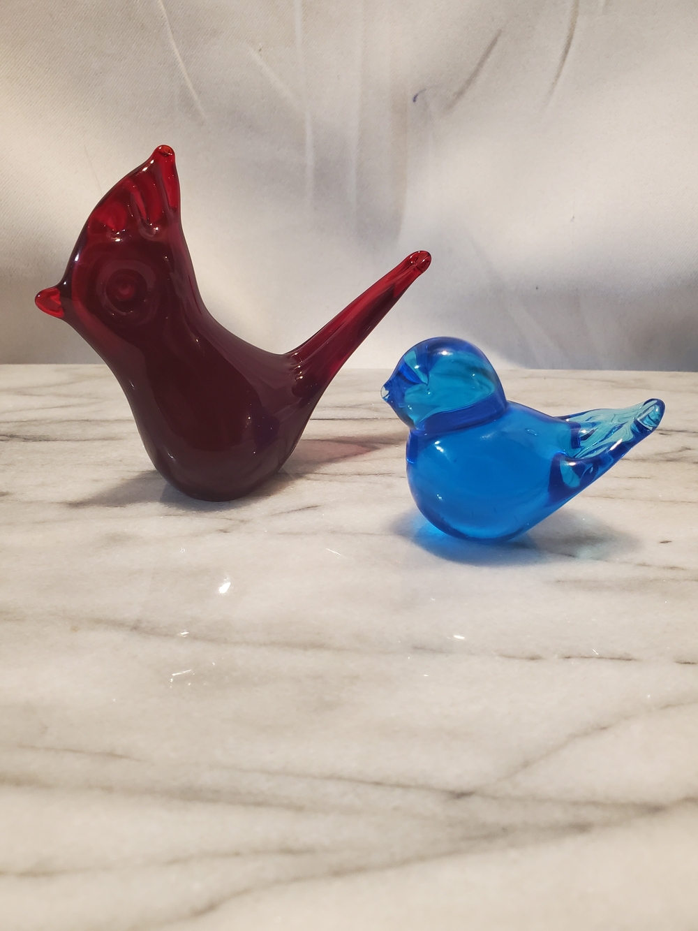 Lot of 2 Glass Birds - 1992 Gene Center Bluebird  of happines,fenton Cardinal